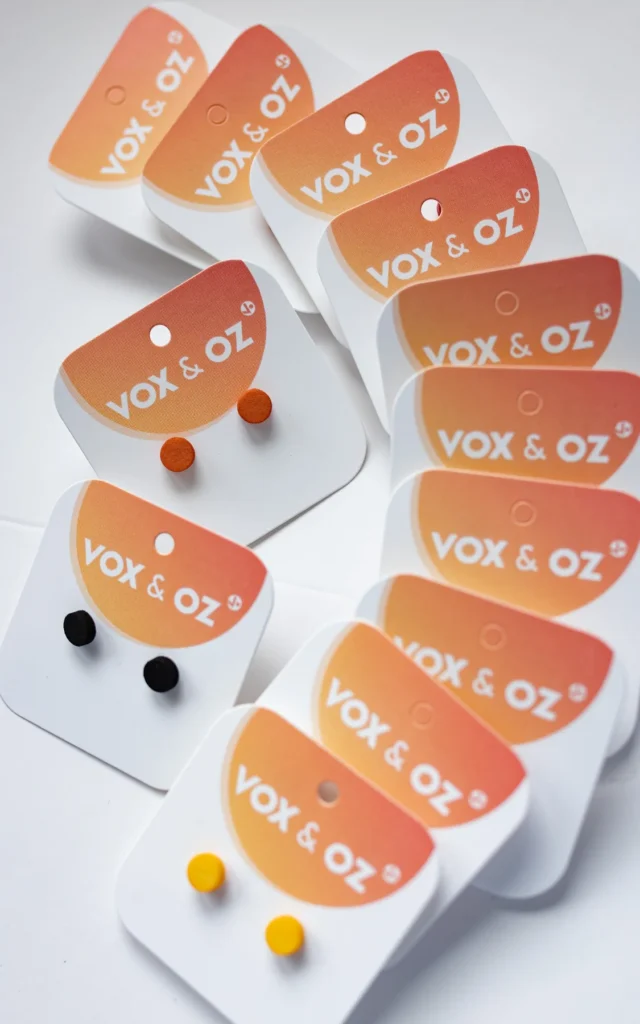 VoxAndOz_PetitPuceDoreille_DUMMER_couleurs-assorties_Hypoallergique-pin_01_1800x1800