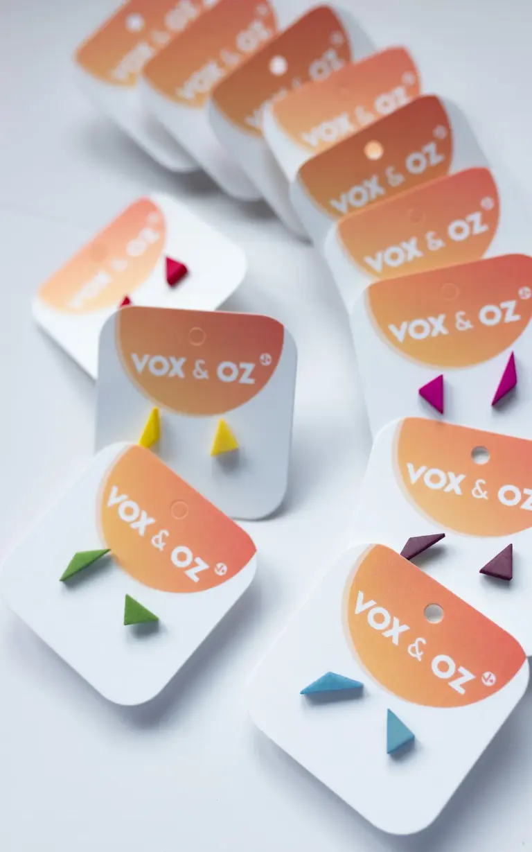 VoxAndOz_PetitPuceDoreille_TRIANGLES-ZIGZAG_couleurs-assorties_Hypoallergique-pin_01_1800x1800