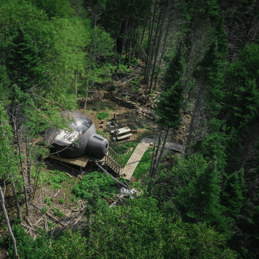 idée cadeau quoi offrir fête des mères maman expérience vacance bulle gaspé parc forêt nature local québécois je depense local suggestion activité couple romantique