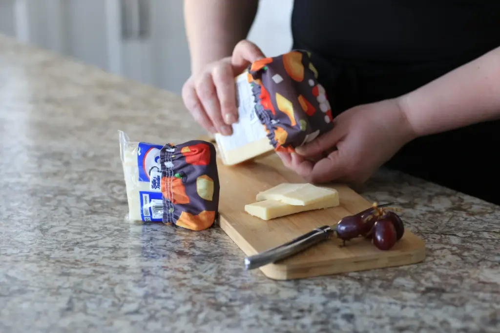 idée cadeau fête des pères quoi offrir papa québécois local je dépense local taille et retaille couvre fromage fromager zéro déchet pratique